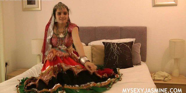 Gujarati indian college babe jasmine mathur