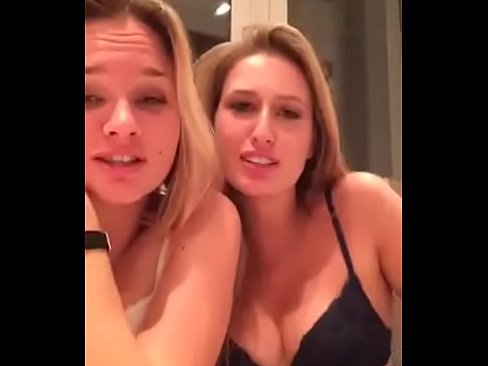 American teen masturbates shows tits periscope