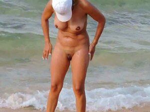 Femme nue plage